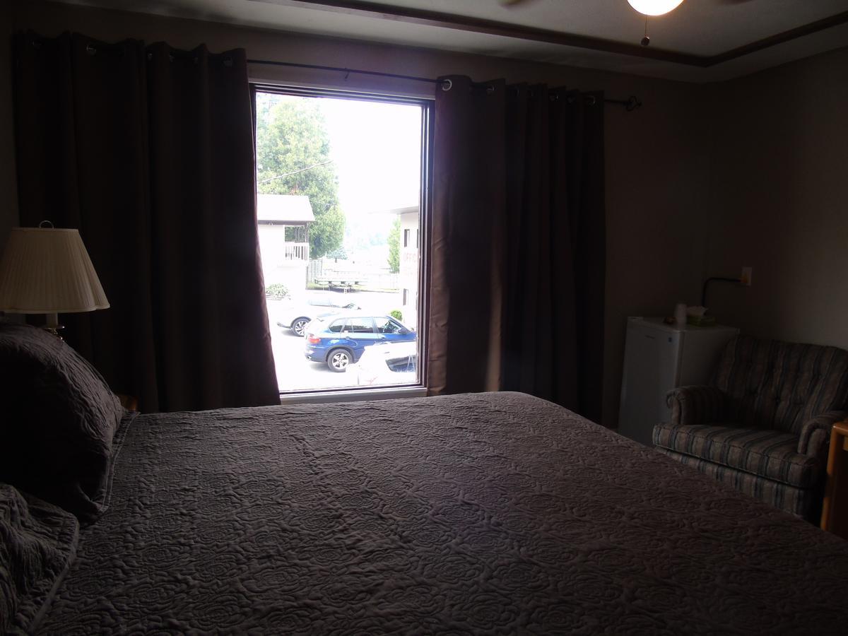 Kit Wat & Marina Hotel