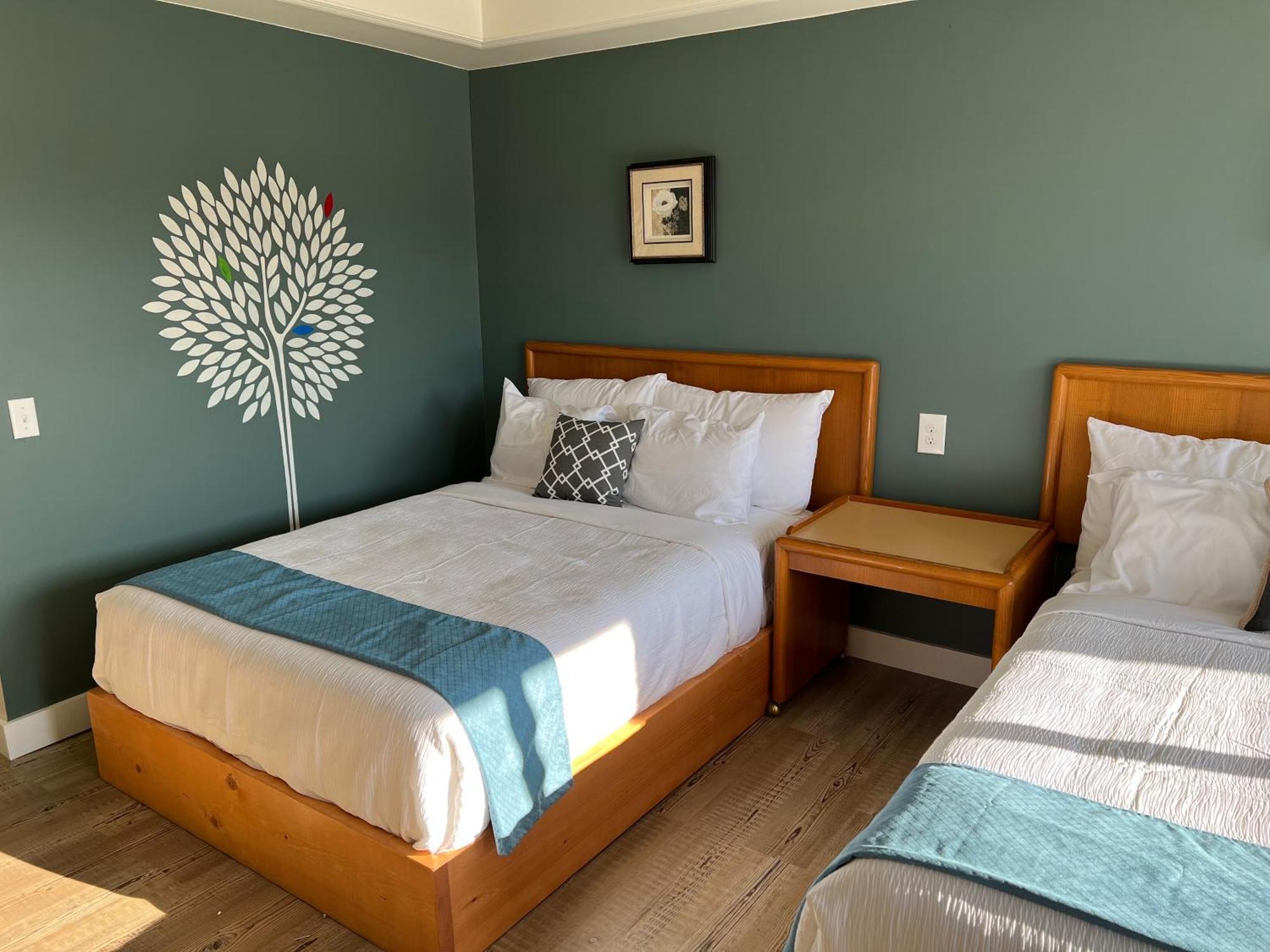 Kit Wat & Marina Hotel
