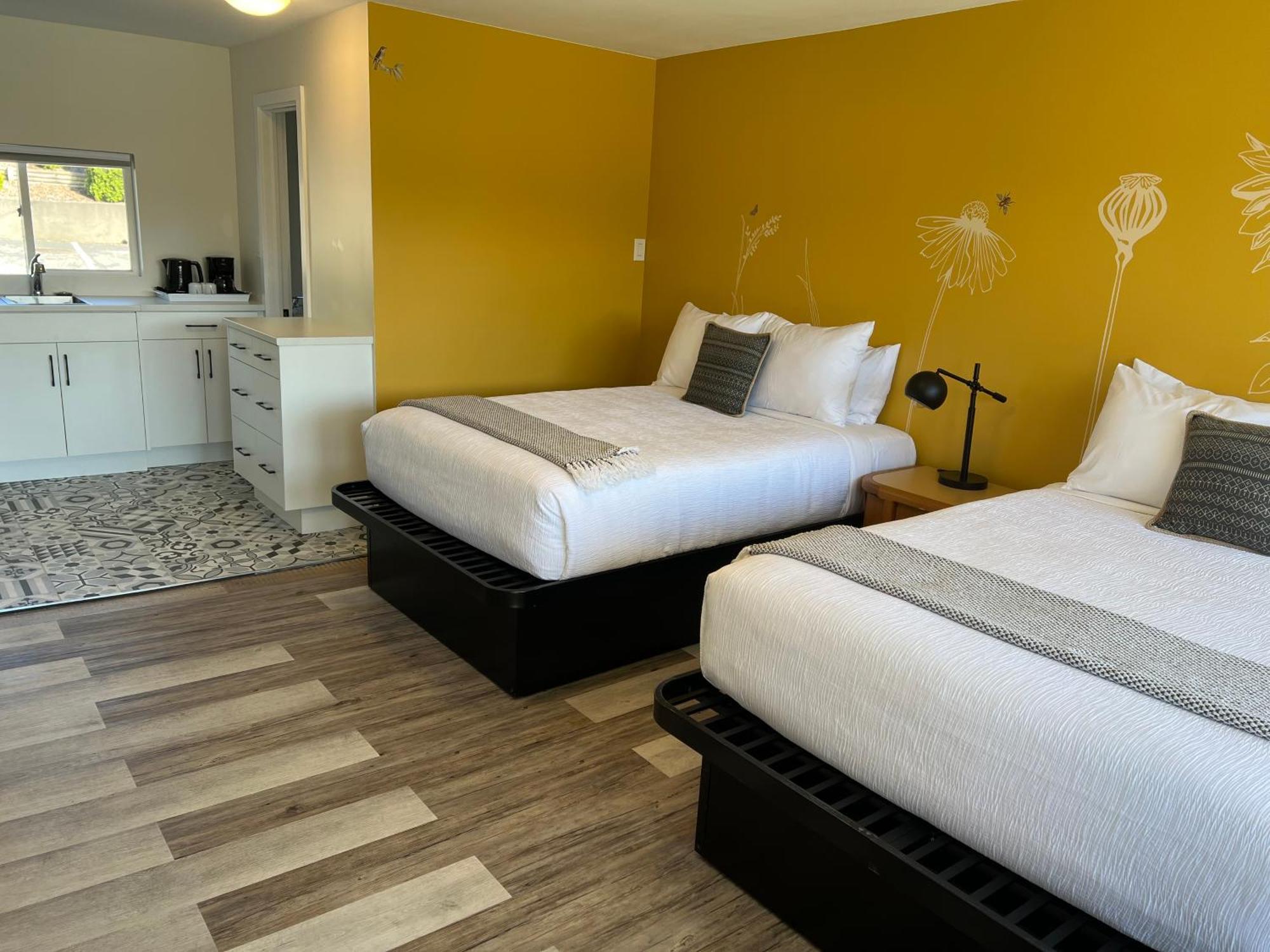 Kit Wat & Marina Hotel Sauble Beach