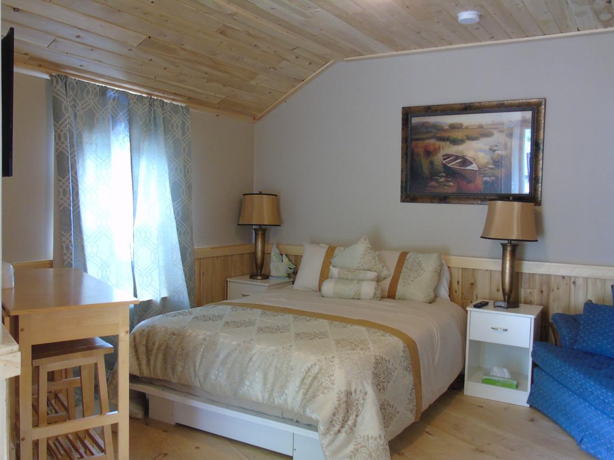 Kit Wat & Marina Hotel Sauble Beach